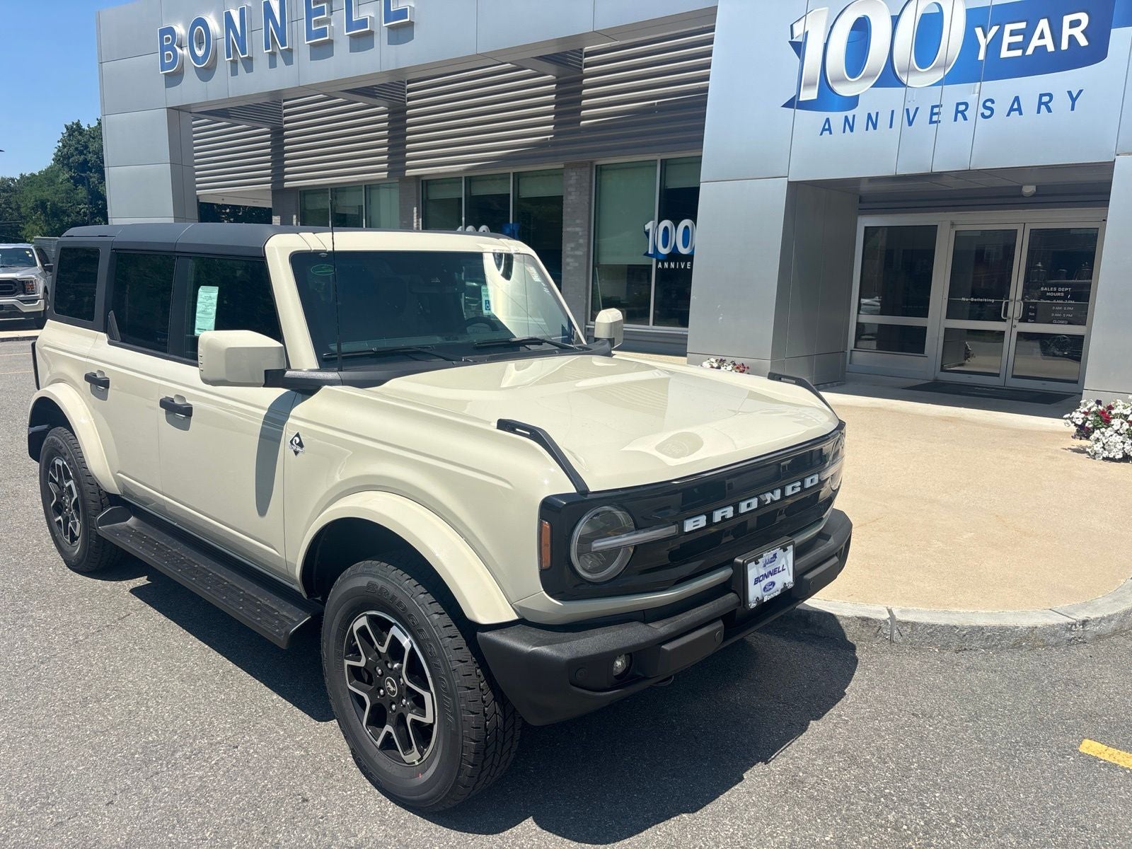 2026 Ford Bronco Outer Banks in Desert Sand — front three-quarter view