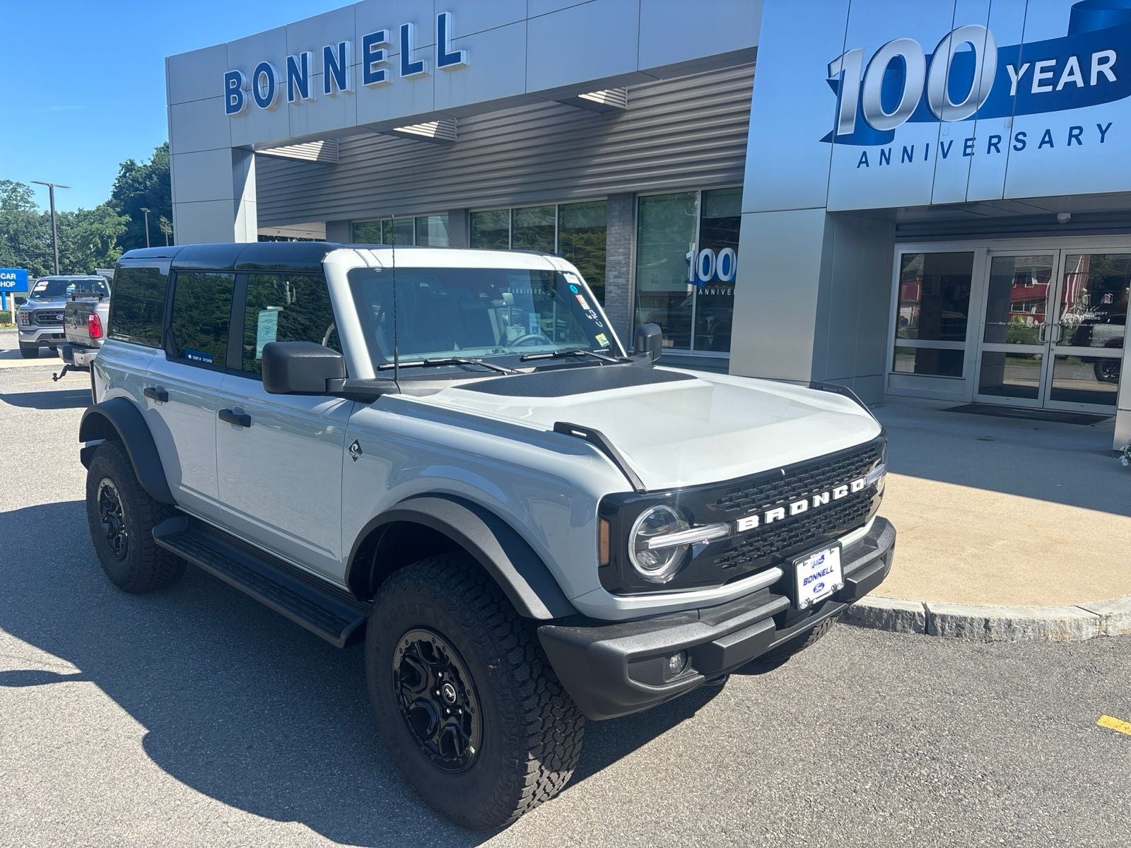 2026 Ford Bronco Outer Banks in Avalanche Gray — front three-quarter view