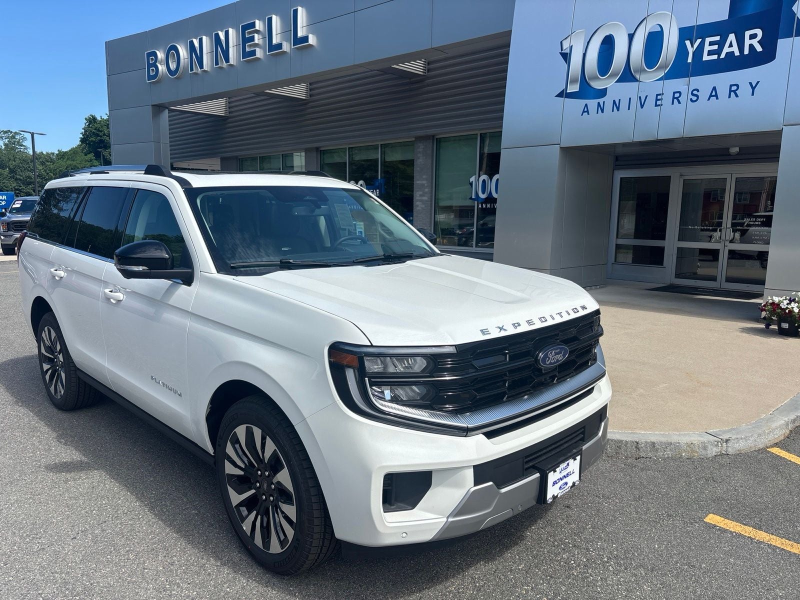 2026 Ford Expedition Platinum in Star White Metallic Tri-Coat — front three-quarter view