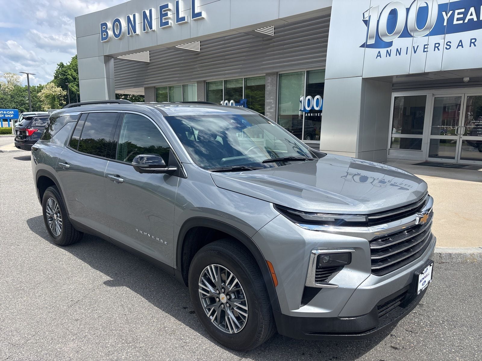 2024 Chevrolet Traverse LT 2LT in Sterling Gray Metallic — front three-quarter view