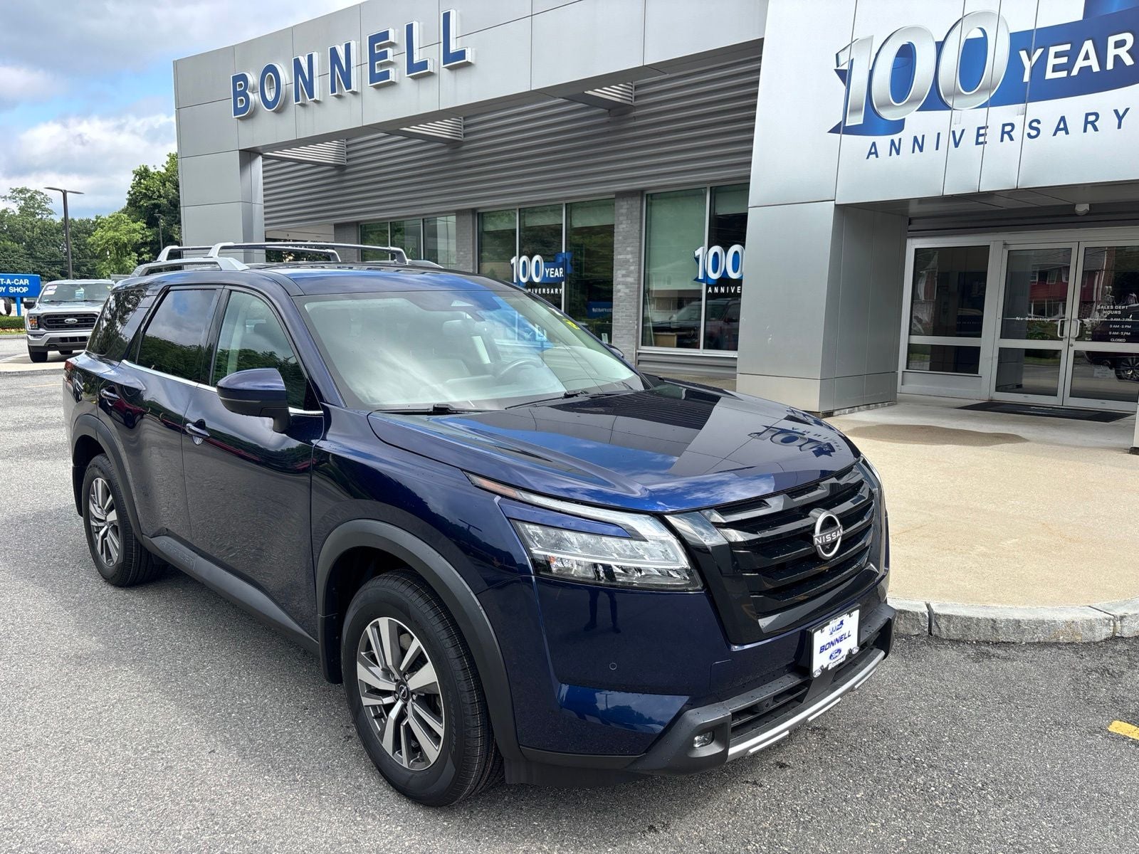 2022 Nissan Pathfinder SL in Deep Ocean Blue Pearl — front three-quarter view